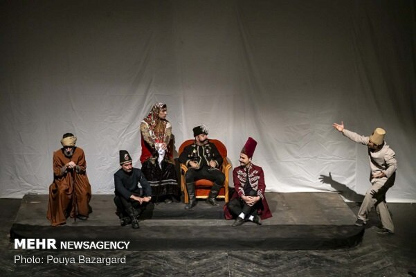 هنرمندان تئاتر امنیت شغلی ندارند توجه به آسیب های پساکرونا در هنر