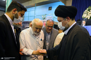 مراسم وداع با پیکر حجت الاسلام و المسلمین سید محمود دعایی در حسینیه جماران -3