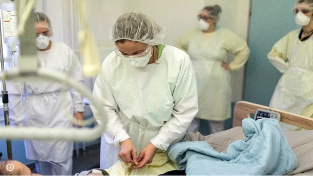  پزشکان خارجی در فرانسه دست به اعتصاب غذا زدند