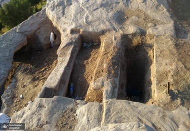 تعرض حفاران غیرمجاز  به محوطه ثبت ملی کوهساران اهواز + عکس ها