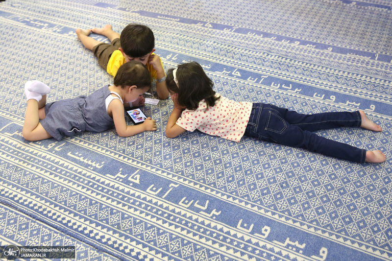 بازدید جمعی از قاریان کشور آفریقا و جمعی از گردشگران لبنانی از بیت امام خمینی در جماران