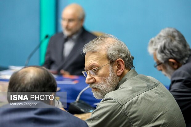 تیپ غیررسمی لاریجانی در جلسه شورای عالی انقلاب فرهنگی + عکس ها