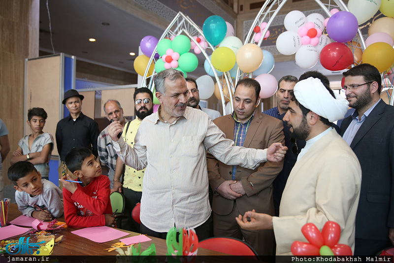 بازدید احمد مسجد جامعی از نمایشگاه عطر یاس در حرم مطهر امام خمینی (س)  /1