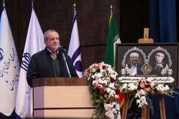 پزشکیان: باید دست به دست هم دهیم تا ریشه تنش‌های اجتماعی را برطرف کنیم/ مصمم هستیم که آموزش و پرورش کشور را روز به روز و در همه زمینه‌ها ارتقا بخشیم