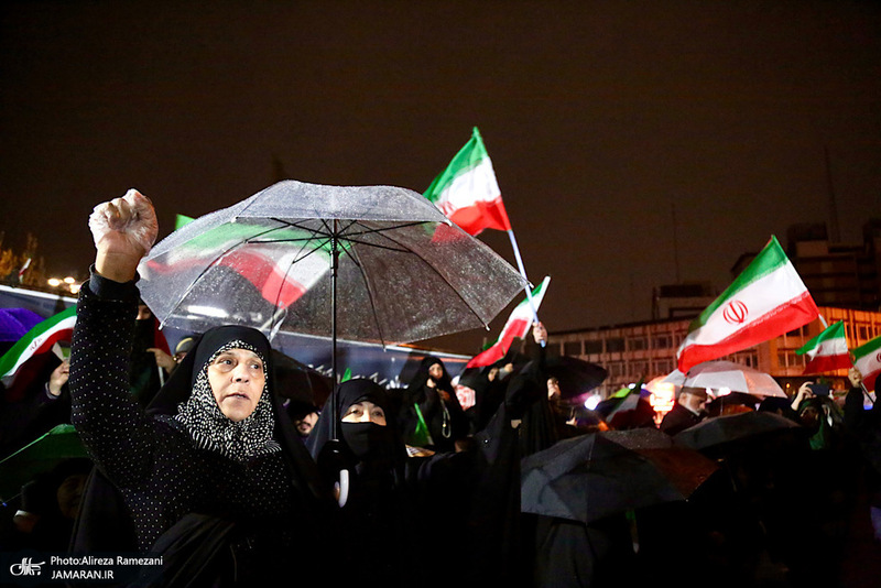 بيست و پنجمين شب اجتماع پرشور مردمى در میدان ونک