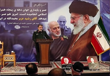 محسن رضایی: غفلت از نظام دفاعی به کشور آسیب می‌زند/ ایران تا پیش از انقلاب اسلامی نظام و مکتب دفاعی نداشت/ سردار رشید، خود و فرزندش را فدای راه دفاع از انقلاب و اسلام کرد