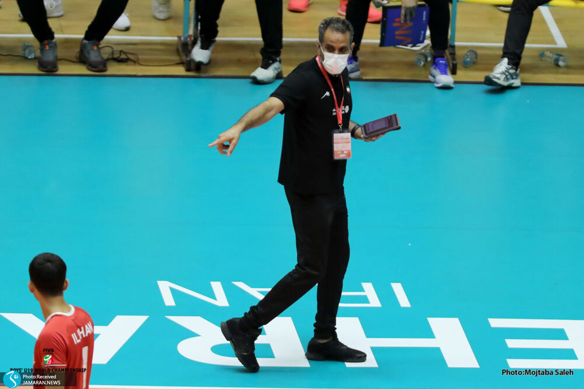 جمله عجیب سرمربی تیم ملی والیبال نوجوانان: امیدوارم با این پیروزی خستگی از تن داورزنی در آمده باشد!