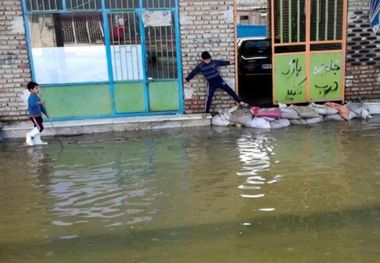 کمک هزینه معیشت به کودکان بی سرپرست سیل زده پرداخت می شود