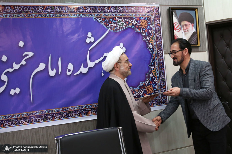 نشست صمیمانه اعضا هیات علمی پژوهشکده امام خمینی و انقلاب اسلامی با تولیت  معزز به مناسبت روز معلم