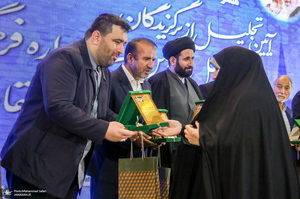 مراسم تجلیل از دانش آموزان برگزیده فرهنگی، هنری و قرآن، عترت و نماز منطقه 19