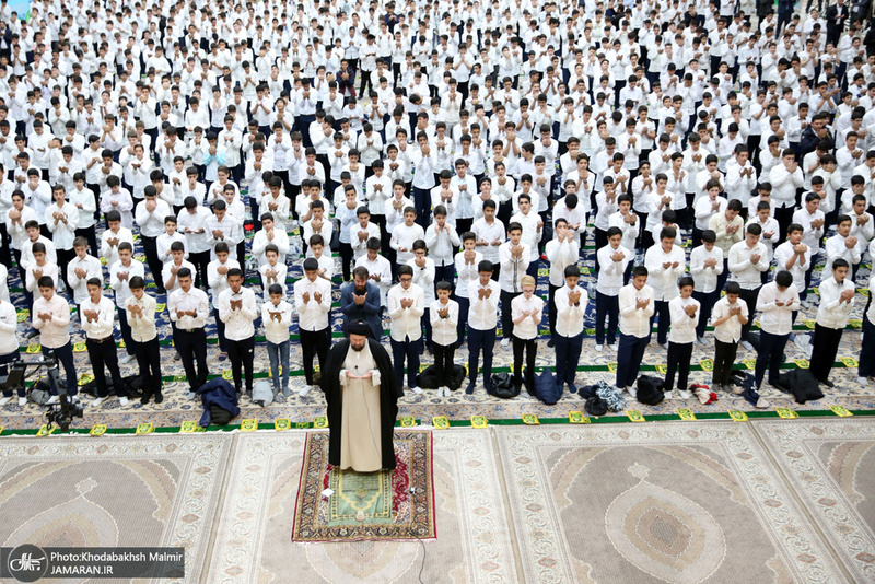 جشن عبادت دانش آموزان منطقه 19 شهر تهران در حرم امام خمینی(س)