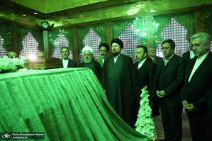 تجدید میثاق رئیس جمهور و اعضای هیأت دولت با آرمان‌های حضرت امام(س)