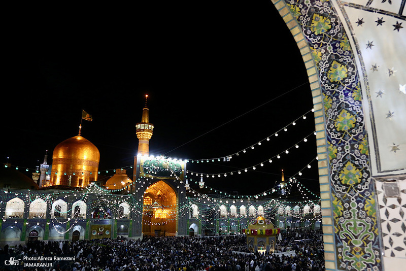 حال و‌هوای حرم مطهر رضوی در شب ولادت امام رضا (ع)