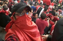 گریه های این دختر باعث شد ریشش در ورزشگاه کنده شود!
