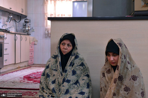 حضور رییس دفتر تولیت حرم مطهر حضرت امام خمینى(س) در منزل مرحوم ابوالفضل چزانی