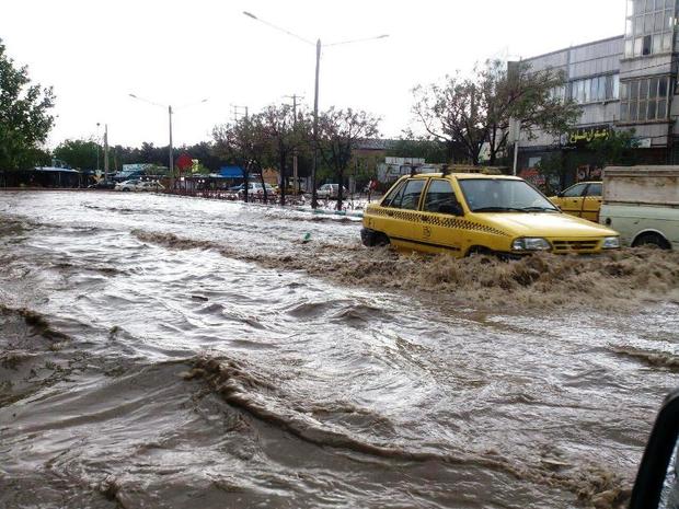 40 نقطه حادثه خیز خرم آباد برای مقابله با آبگرفتگی ساماندهی شد