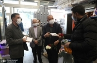 حضور مسجد جامعی در کتابفروشی حافظ و اهدای گل به همسایگان آن (16)