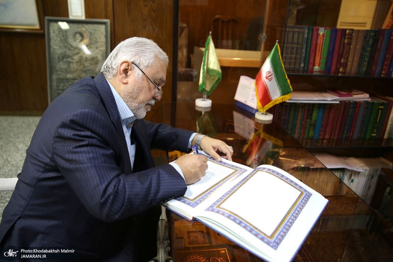 بازدید علی دارابی، معاون میراث فرهنگی از بیت امام خمینی (س) از جماران