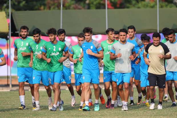 تمرین با توپ های اجاره ای آدیداس در غیاب سعودی ها

