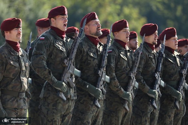 لهستان: باید برای جنگی بزرگی آماده شویم/ نمی‌توانیم در برابر تغییر سیاست آمریکا ساده‌لوح باشیم