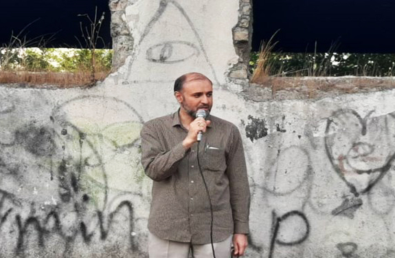 گزارش یک روزنامه؛ میثم نیلی برادر داماد ابراهیم رئیسی و مشاور وزیر ارشاد اول برخی از اپلیکیشن‌ها را «بی‌ناموس» خطاب کرد و بعد به معاون رئیس‌جمهور و سیدمحمد خاتمی حمله کرد/ بهتر نبود او لبش را هم برای افتضاح زیرمجموعه خود در گیلان تر می کرد؟