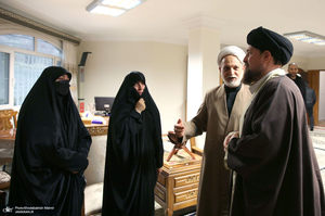 حضور سید حسن خمینی در منزل مرحوم آیت الله ری شهری (ره)