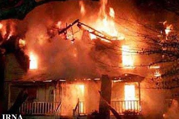 آتش سوزی یک خانه قدیمی در آستارا مهار شد