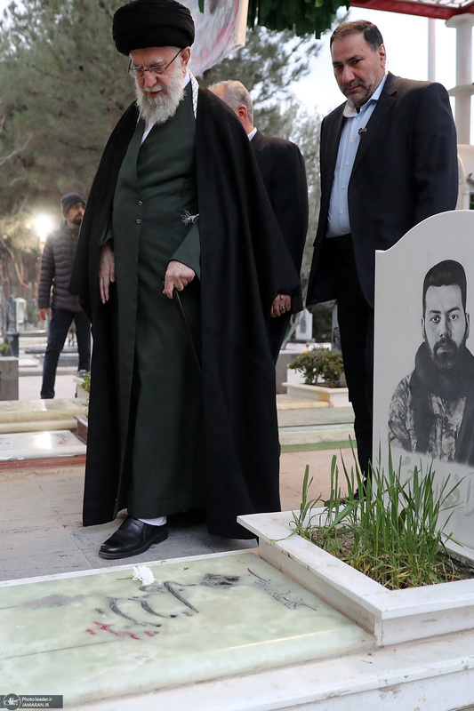 حضور رهبر معظم انقلاب در حرم مطهر امام خمینی (س)