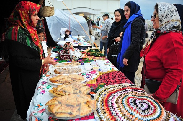 نمایشگاه اقوام و ملل ایرانی در ضلع شمالی حرم امام خمینی(ره) برگزار شد