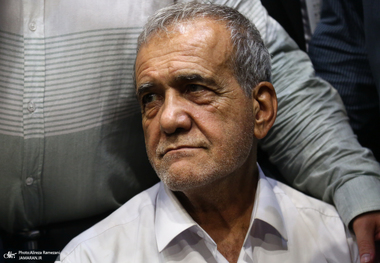 آذری جهرمی: اگر گفتند پزشکیان به دنبال افزایش قیمت بنزین است این دو سوال را بپرسید!