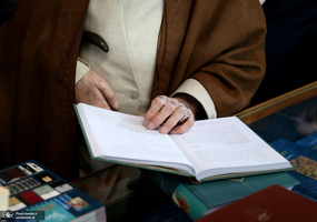 بازدید رهبر معظم انقلاب از سی و‌‌ چهارمین نمایشگاه بین‌المللی کتاب تهران