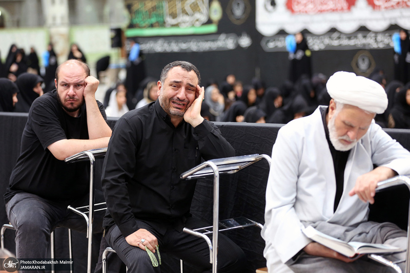 مراسم عزادارای شب عاشورا در حرم مطهر امام خمینی