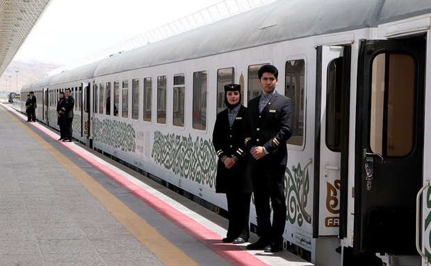 چهارمین رام قطار لوکس قم - مشهد راه اندازی شد