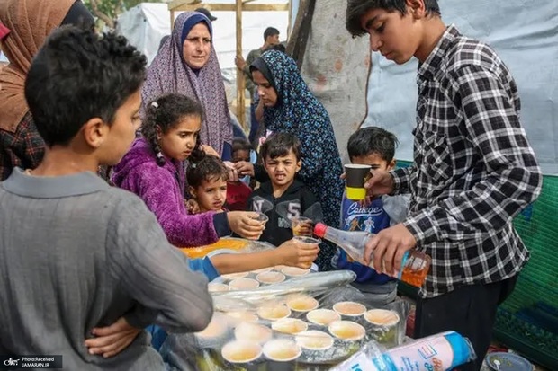 گزارش تصویری نیویوک تایمز : با من در غزه جنگ زده قدم بزن / مردم به عصر حجر بازگشتند 