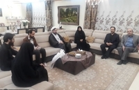 دیدار رئیس سازمان بسیج جامعه پزشکی کشور با خانواده یکی از شهدای مدافع سلامت