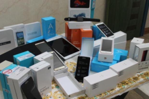 100 دستگاه تلفن همراه قاچاق در بیجار کشف شد
