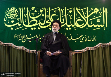 سید هادی خامنه‌ای: اگر بخواهیم آن طوری که حق مسأله است‌ بگوییم، باید بگوییم آمریکا چه کاره است که از آن طرف دنیا بیاید و با او گفت‌وگو کنیم؟ ولی واقعیت جامعه چیز دیگری اقتضا می‌کند/ اصلا قابل قبول نیست که عده‌ای خواسته خودشان‌ را تحمیل کنند