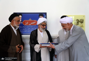 تجلیل از خدمات حجت الاسلام والمسلمین احمد احمدی خمینی 