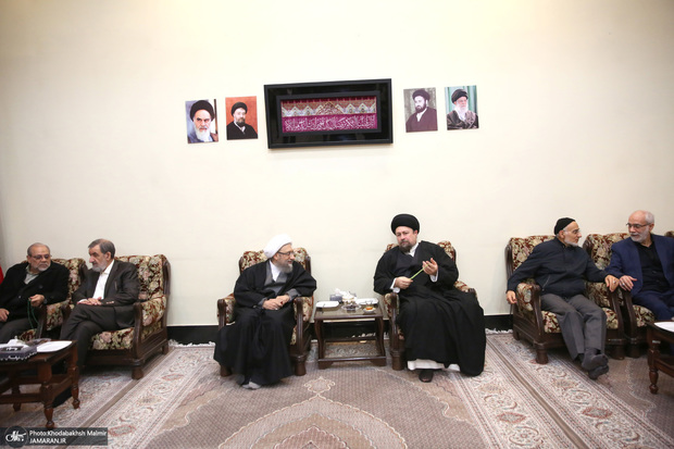 گزارشی از متن و حاشیه حضور اعضای مجمع تشخیص مصلحت نظام در حرم امام+عکس