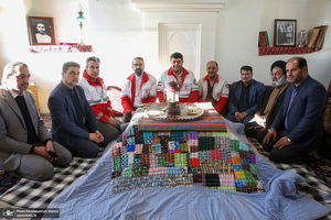 بازدید رئیس جمعیت هلال‌احمر  از بیت تاریخی حضرت امام در خمین