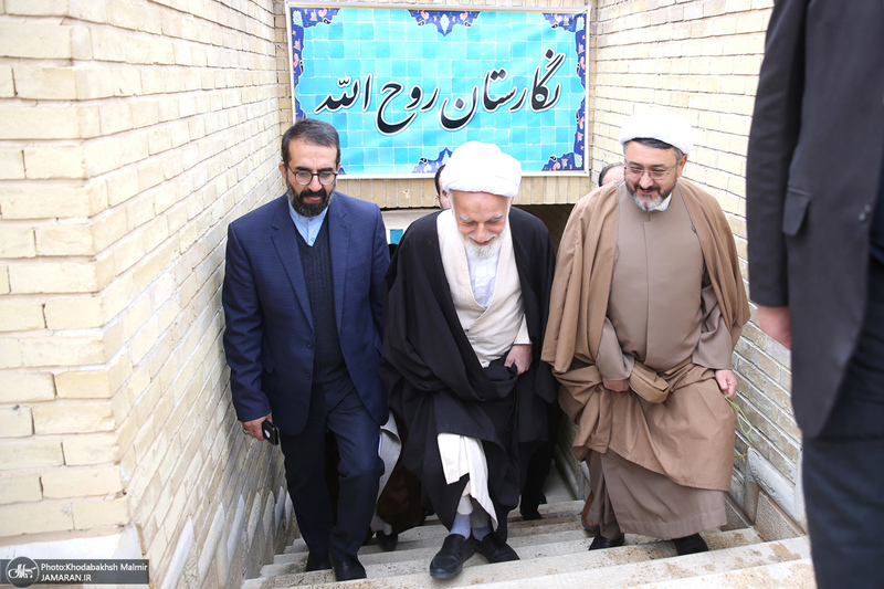 بازدید آیت الله دری نجف آبادی از نمایشگاه عکس امام دل‌ها‎