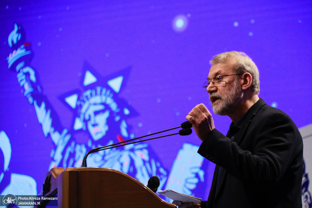 لاریجانی: رهبران ایران هیچگاه با غرب دشمنی نداشته‌اند/ رهبری با تعاملات اقتصادی با غرب مسئله‌ای ندارند؛ ایشان معتقدند غرب به بهانه مسائل اقتصادی درباره برد موشک‌های ایران یا توانمندی هسته‌ای ایران دخالت می‌کند/ حکومت پهلوی ملت ایران را ذلیل و خوار کرد