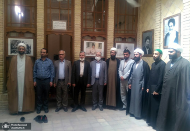 بازدید اعضای کنسولگری جمهوری اسلامی ایران از بیت تاریخی امام در نجف