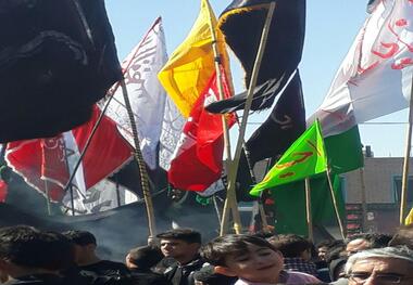 استان اردبیل عاشورایی شد  اقامه نماز ظهر عاشورا با حضور گسترده عزاداران