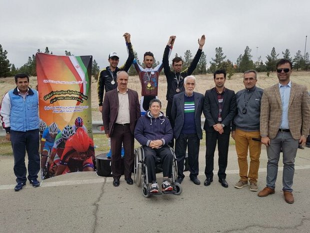 صفرزاده قهرمان لیگ برتر جاده ایران شد
