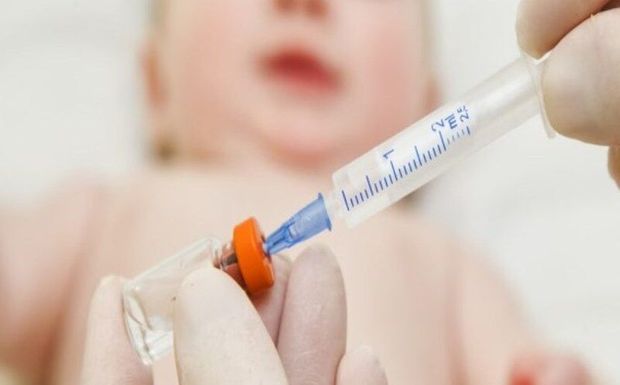 والدین برای تزریق واکسن فلج اطفال کودکان خود اقدام کنند