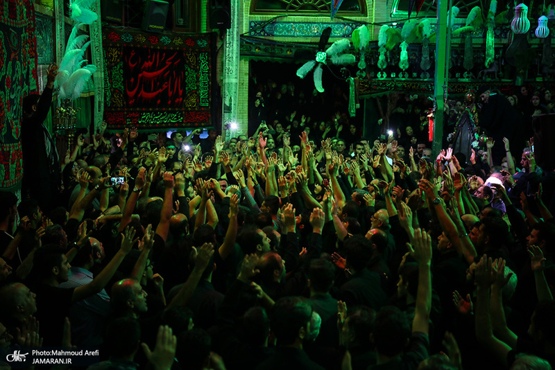 آیین سنتی نخل گردانی و عزاداری ظهر عاشورا در تکیه بزرگ تجریش