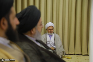 عمامه گذاری طلاب در روز میلاد پیامبر اکرم (ص) و امام صادق (ع) توسط مراجع تقلید