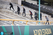 عکس و ویدئو| کوه پیمایی در ورزشگاه آزادی/ تمسخر گل محمدی به خاطر سکوهای ویران!