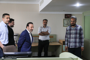 بازدید محمود واعظی از موسسه مطبوعاتی جماران